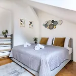 Duplex 165M2 With Views Only 30 Seconds To Charles Bridge