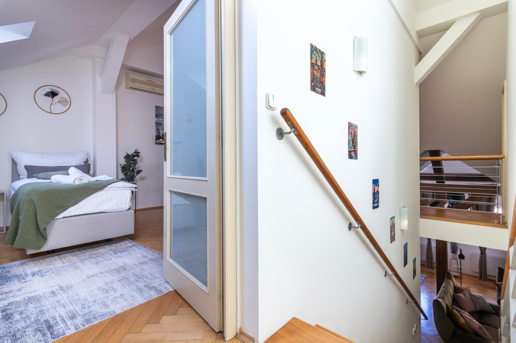 Appartamento Duplex 165m2 With Views Only 30 Seconds To Charles Bridge *