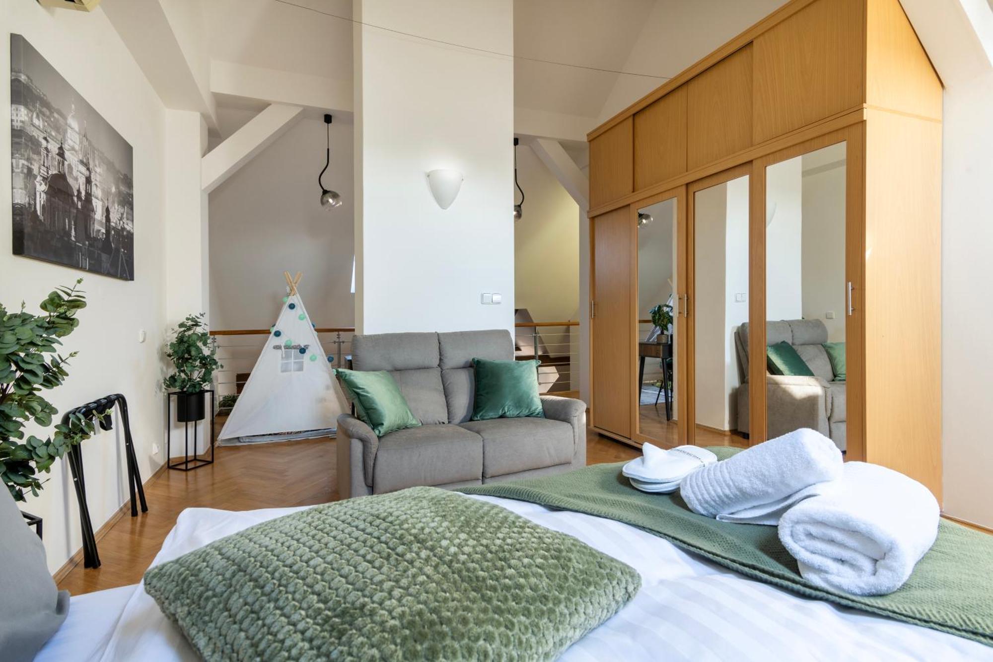 Duplex 165m2 With Views Only 30 Seconds To Charles Bridge