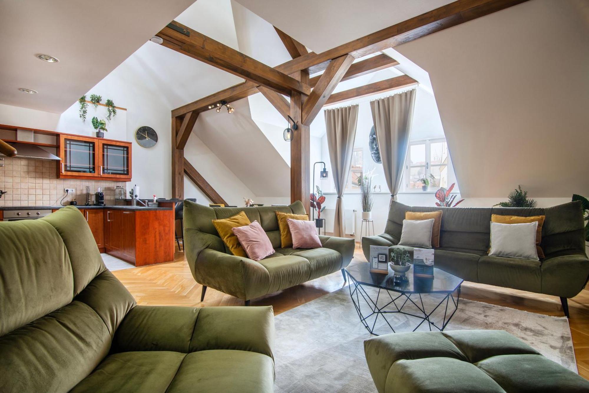 Duplex 165m2 With Views Only 30 Seconds To Charles Bridge * Praga